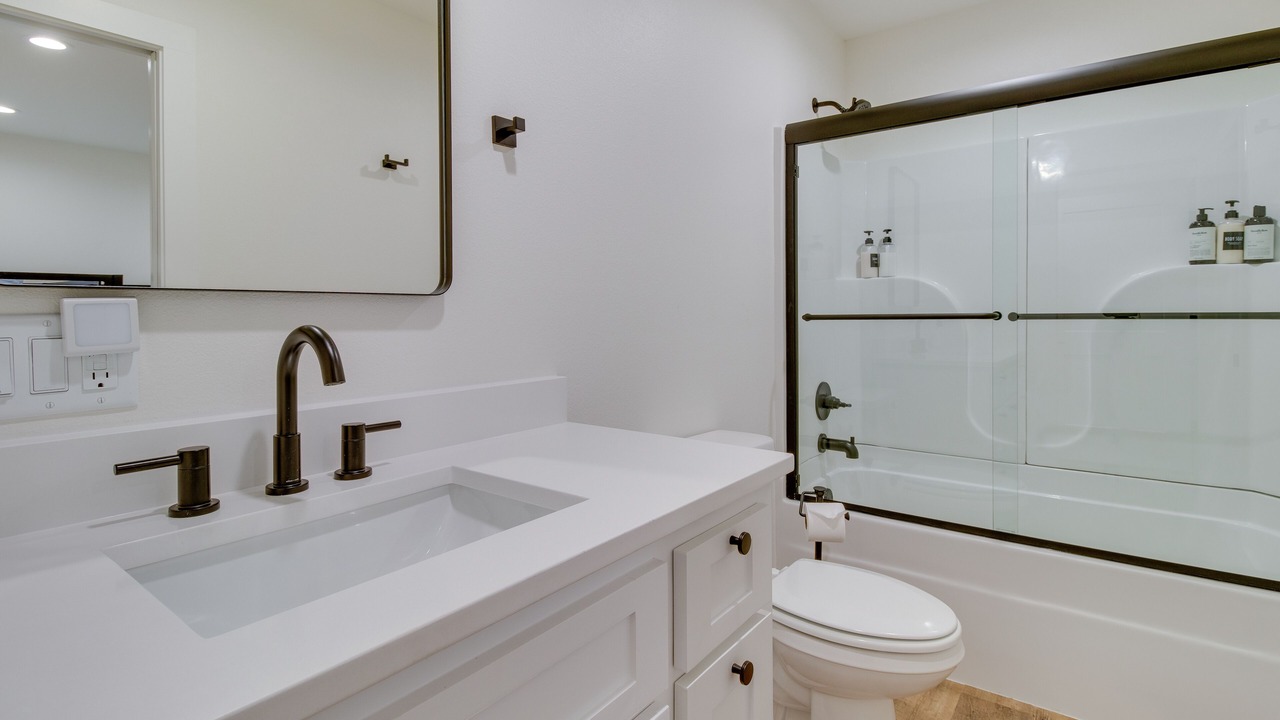 Photo of Bathroom in Flippin