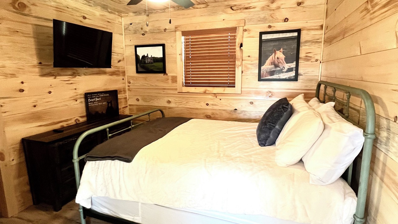 Photo of Bedroom in Oneida