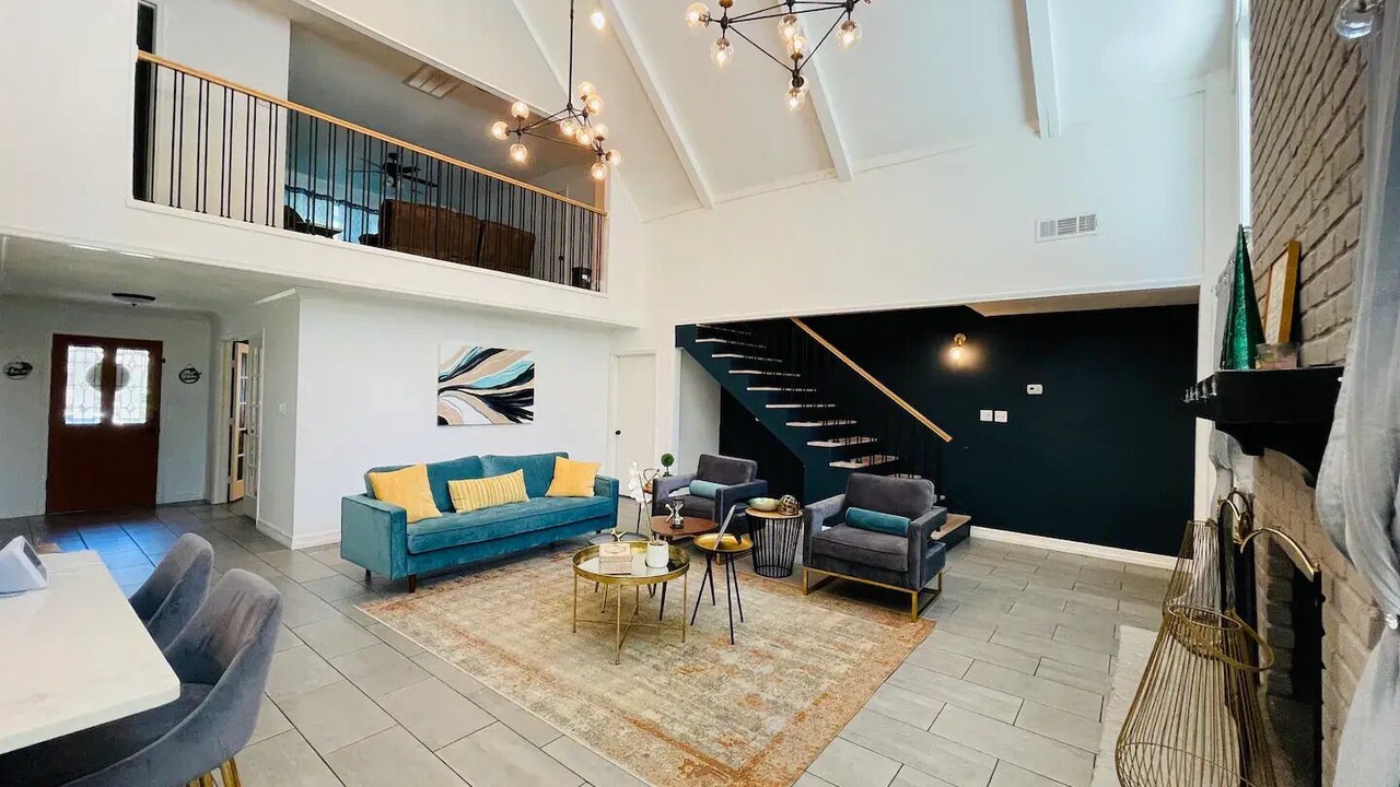Photo of Livingroom in Memorial Northwest