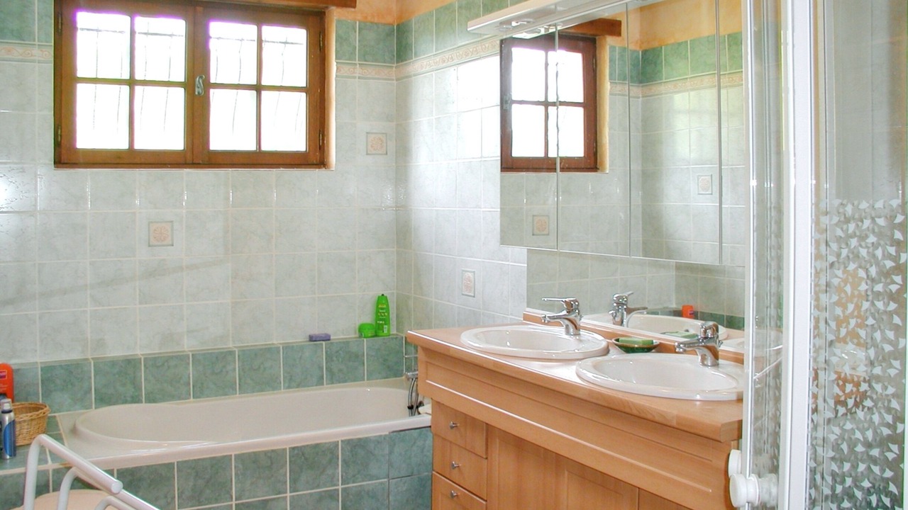 Photo of Bathroom in Pompignan