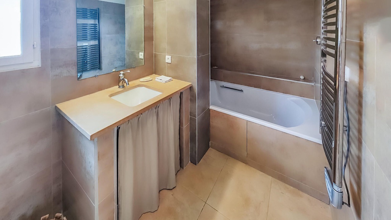 Photo of Bathroom in Saint-Laurent-de-la-Cabrerisse