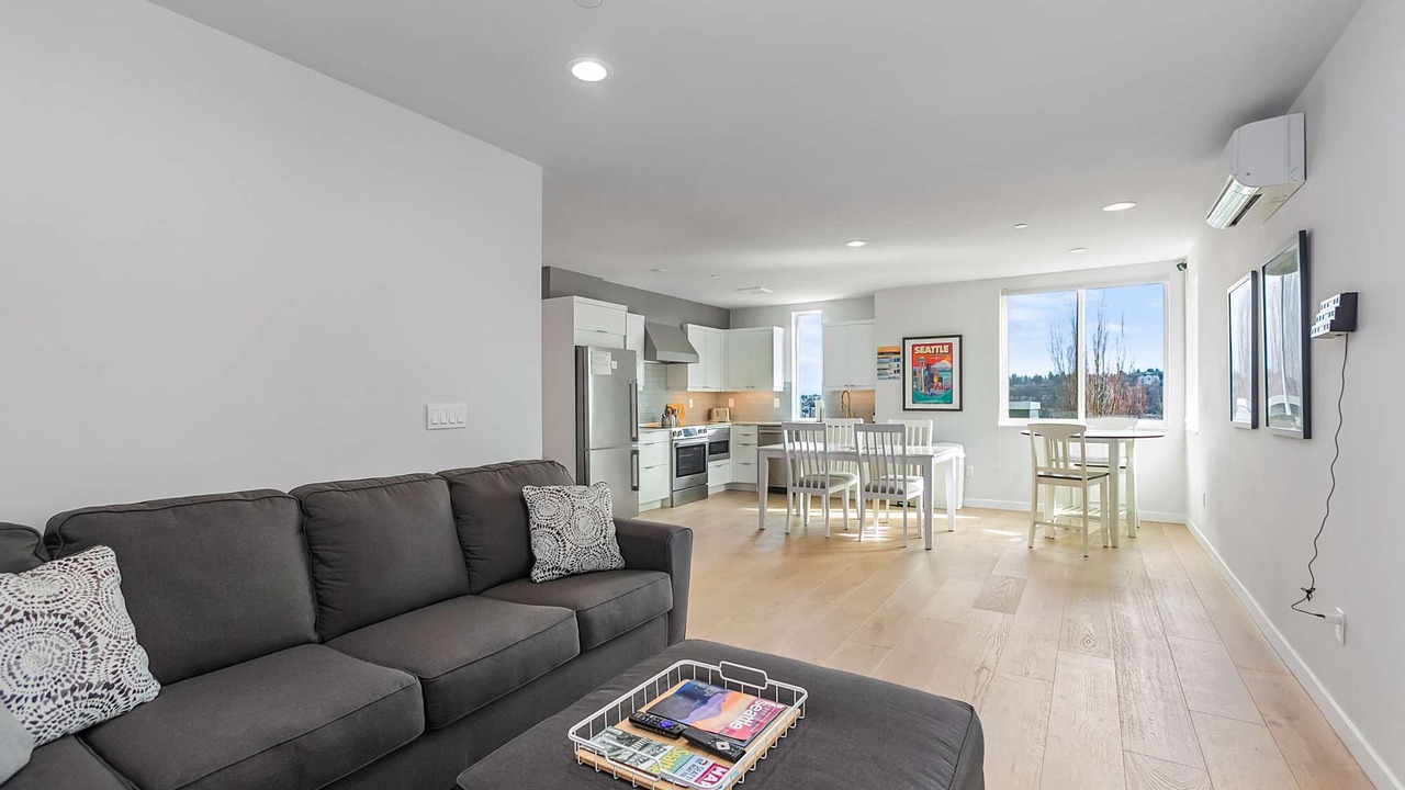 Photo of Livingroom in East Queen Anne