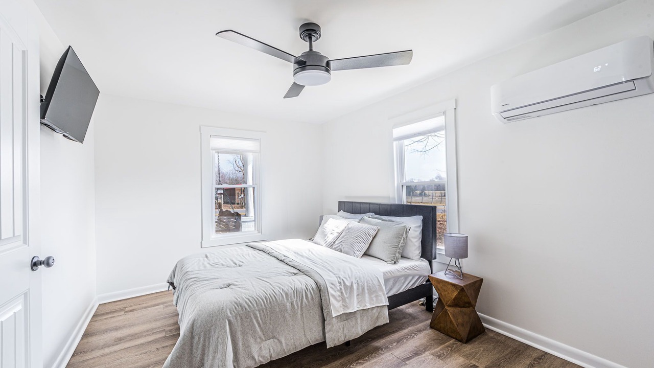 Photo of Bedroom in Cave City