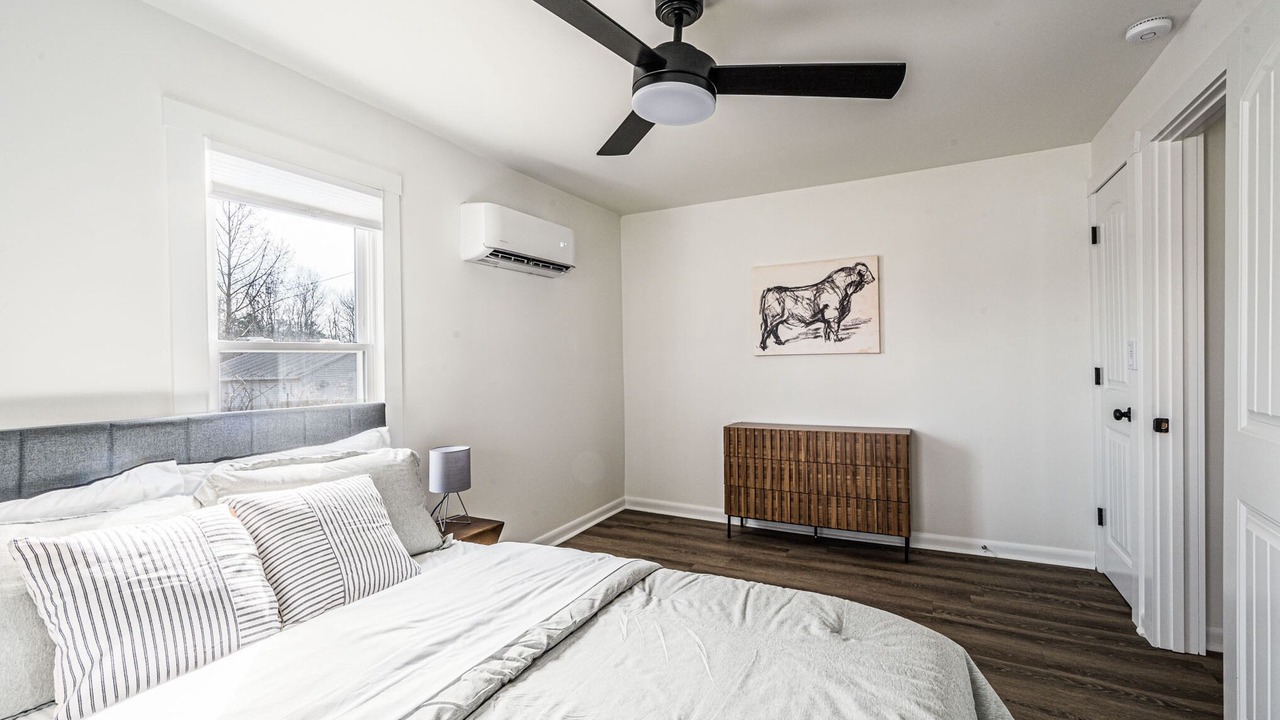Photo of Bedroom in Cave City