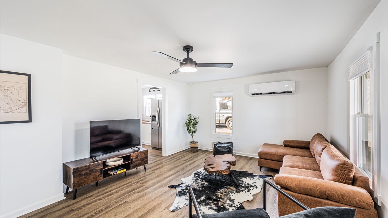 Photo of Livingroom in Cave City