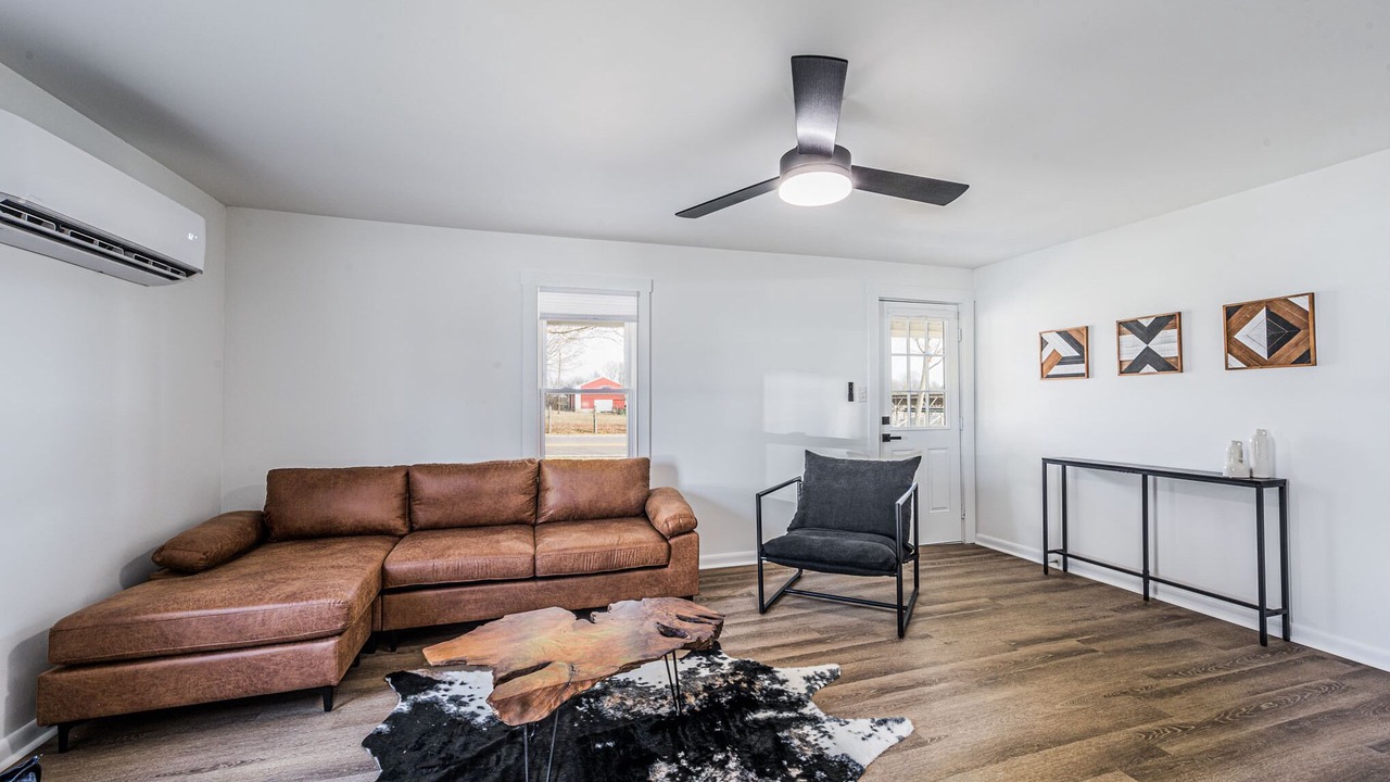 Photo of Livingroom in Cave City