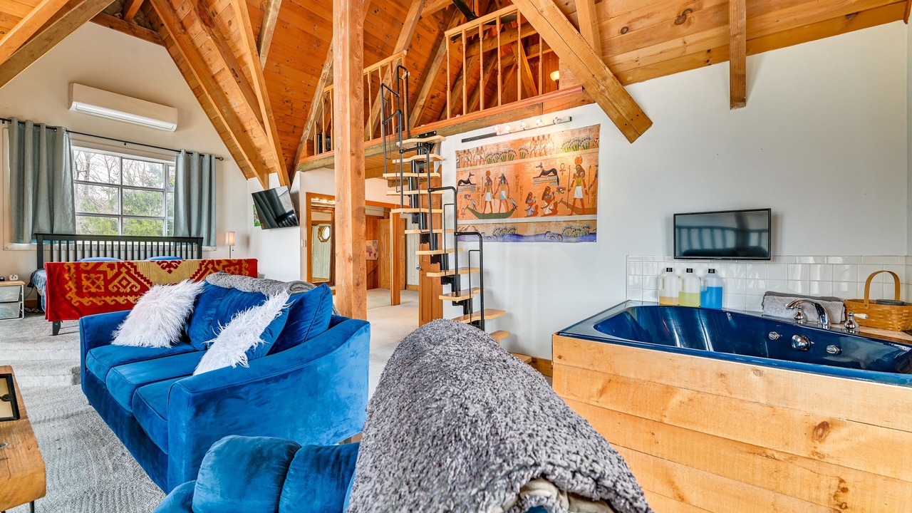 Photo of Livingroom in Newtonville