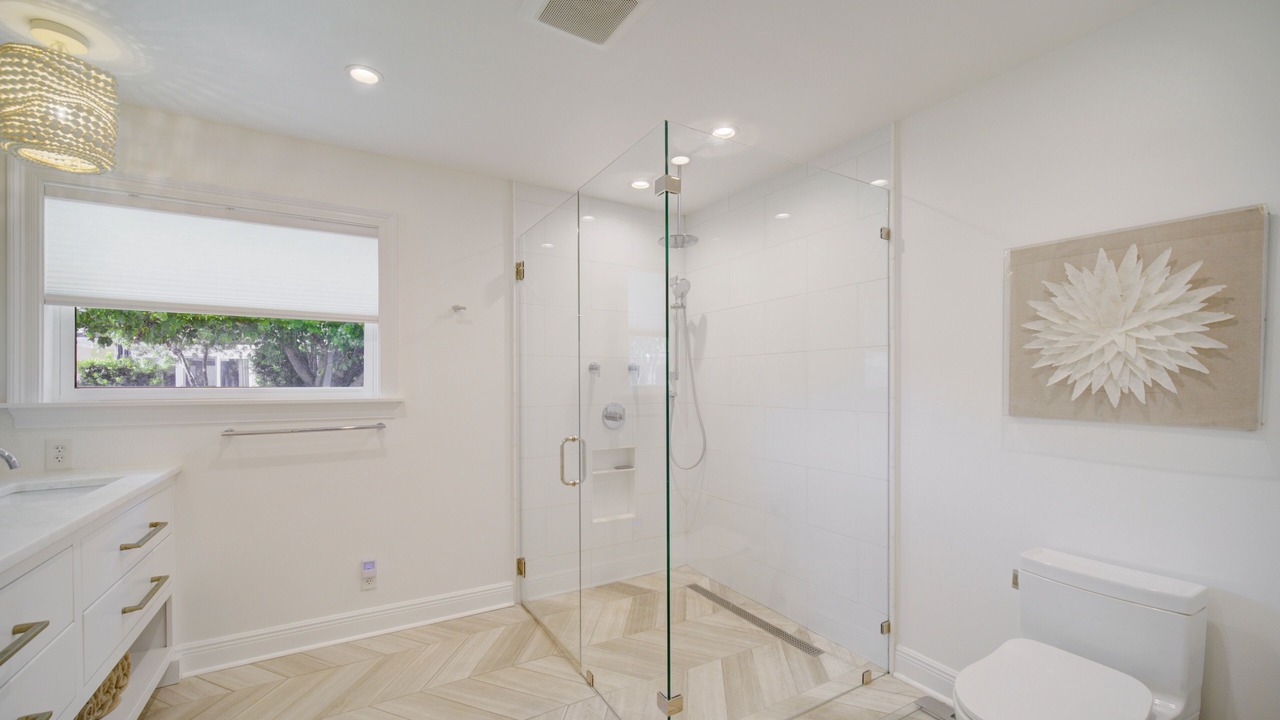 Photo of Bathroom in Avalon Beach Estates