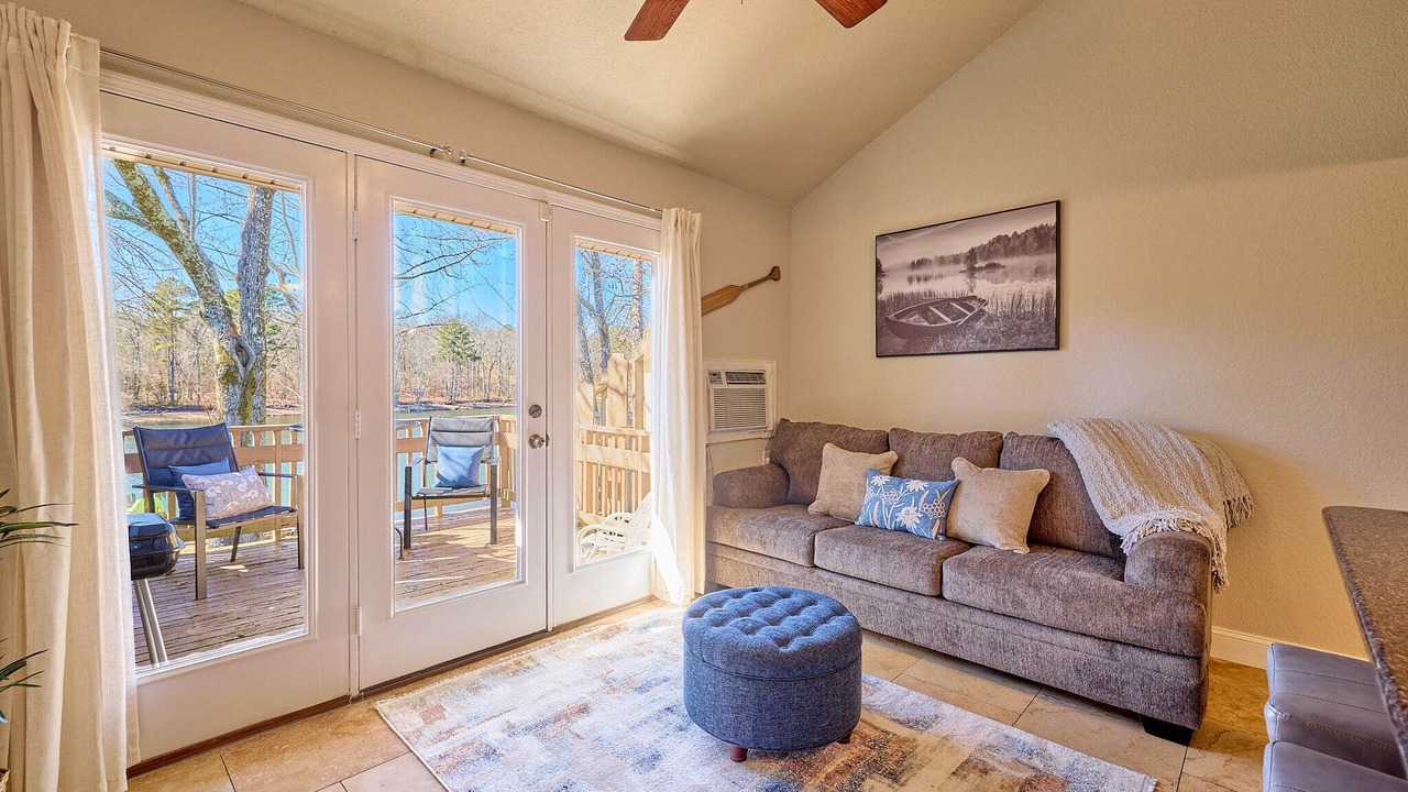 Photo of Livingroom in Mid America