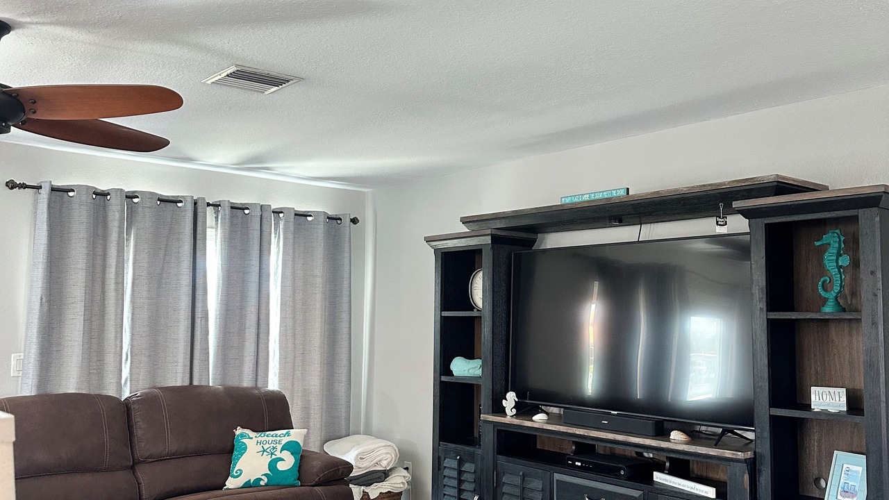 Photo of Livingroom in Edgewater