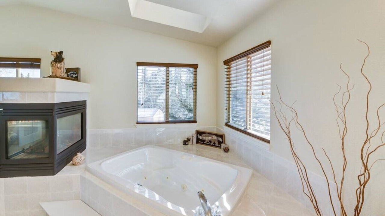 Photo of Bathroom in Indian Mountain