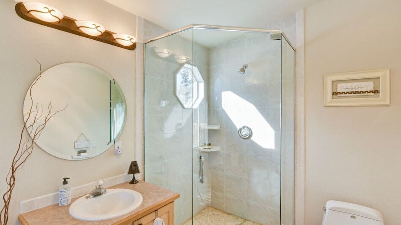 Photo of Bathroom in Indian Mountain