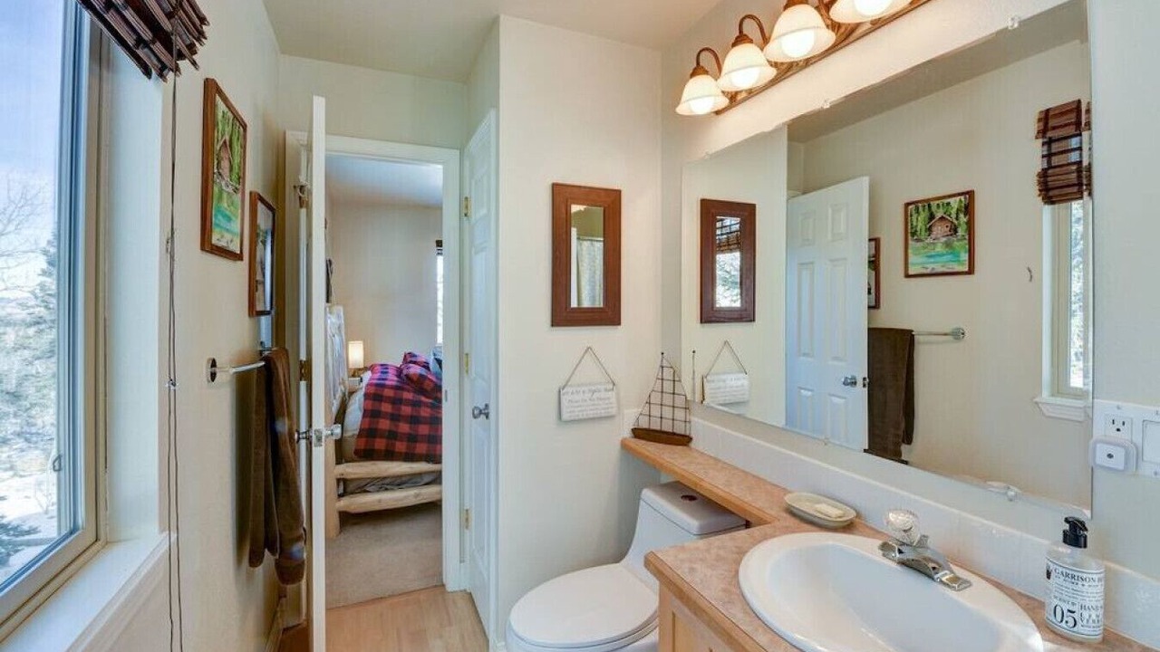 Photo of Bathroom in Indian Mountain