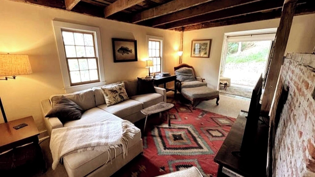 Photo of Livingroom in Gaylordsville