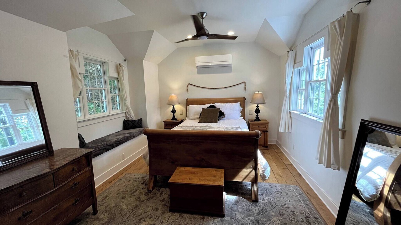 Photo of Bedroom in Gaylordsville