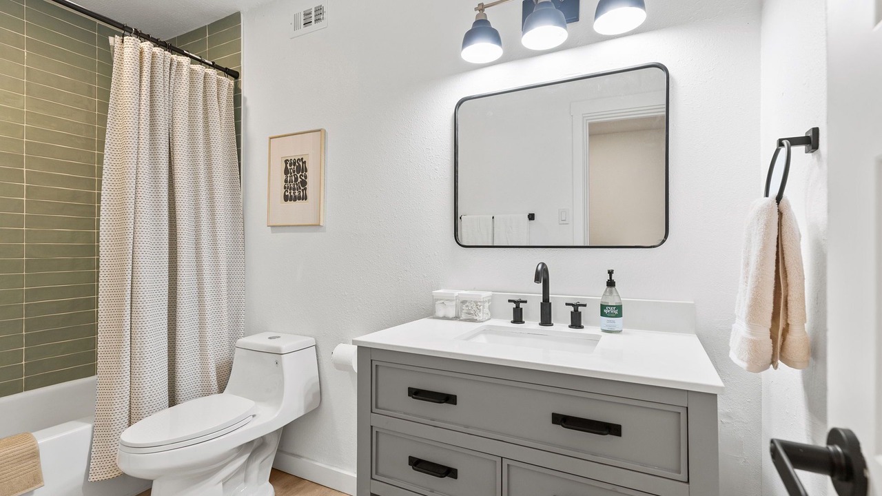 Photo of Bathroom in Point Venture