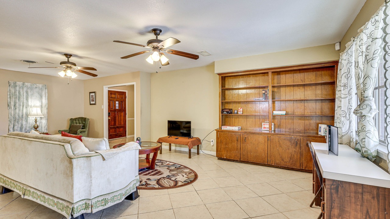 Photo of Livingroom in Central Southwest