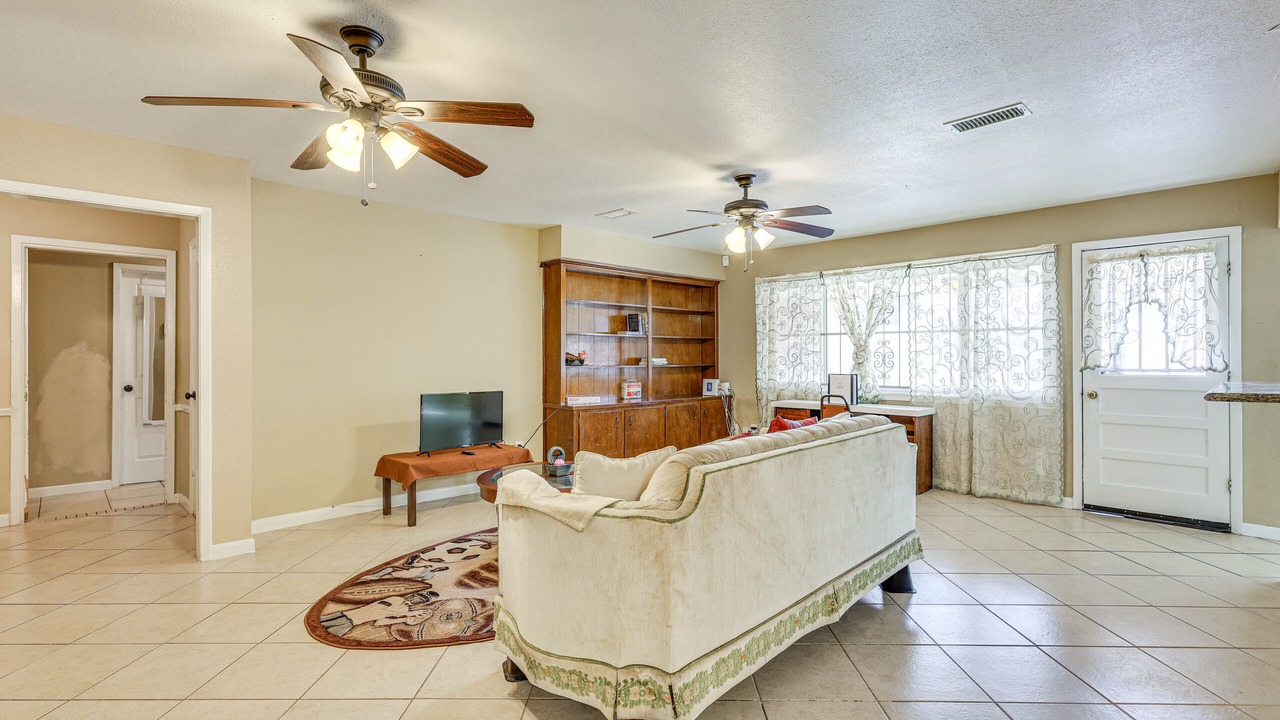 Photo of Livingroom in Central Southwest