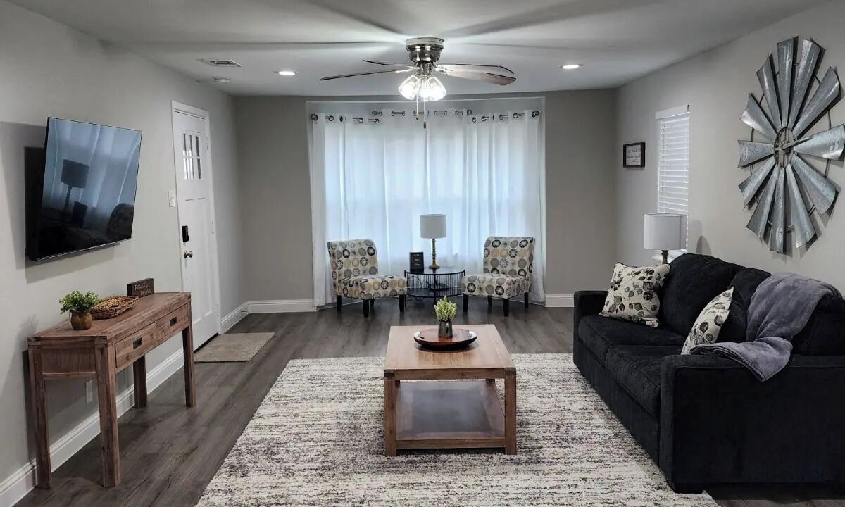Photo of Livingroom in Leonard