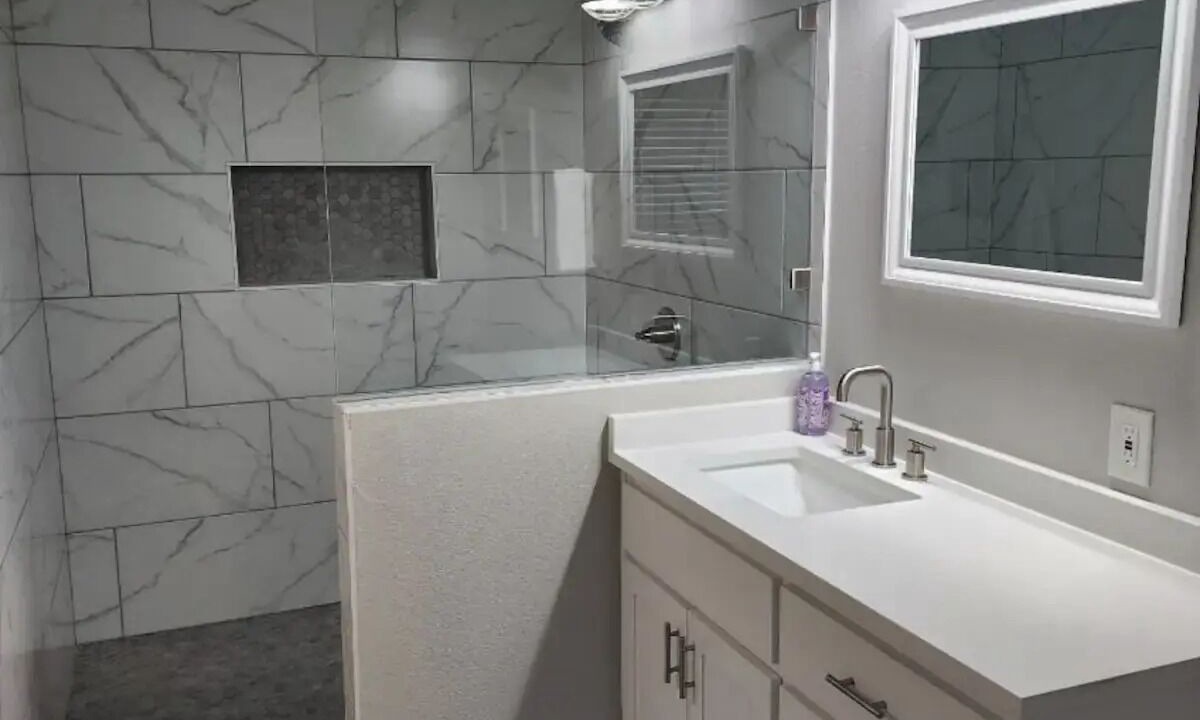 Photo of Bathroom in Leonard