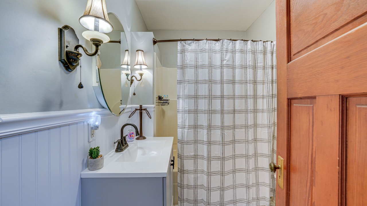 Photo of Bathroom in De Pue