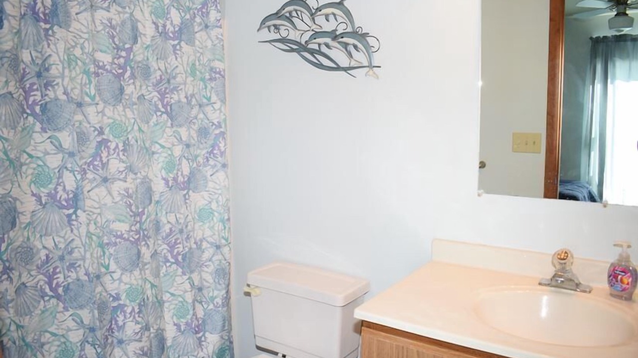 Photo of Bathroom in Deep Hole