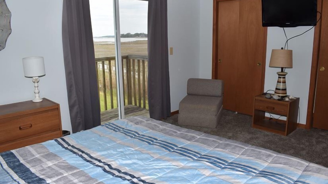 Photo of Bedroom in Deep Hole