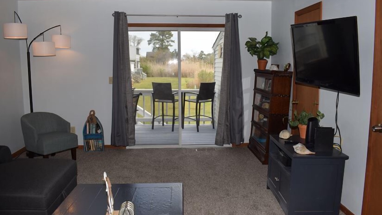 Photo of Livingroom in Deep Hole