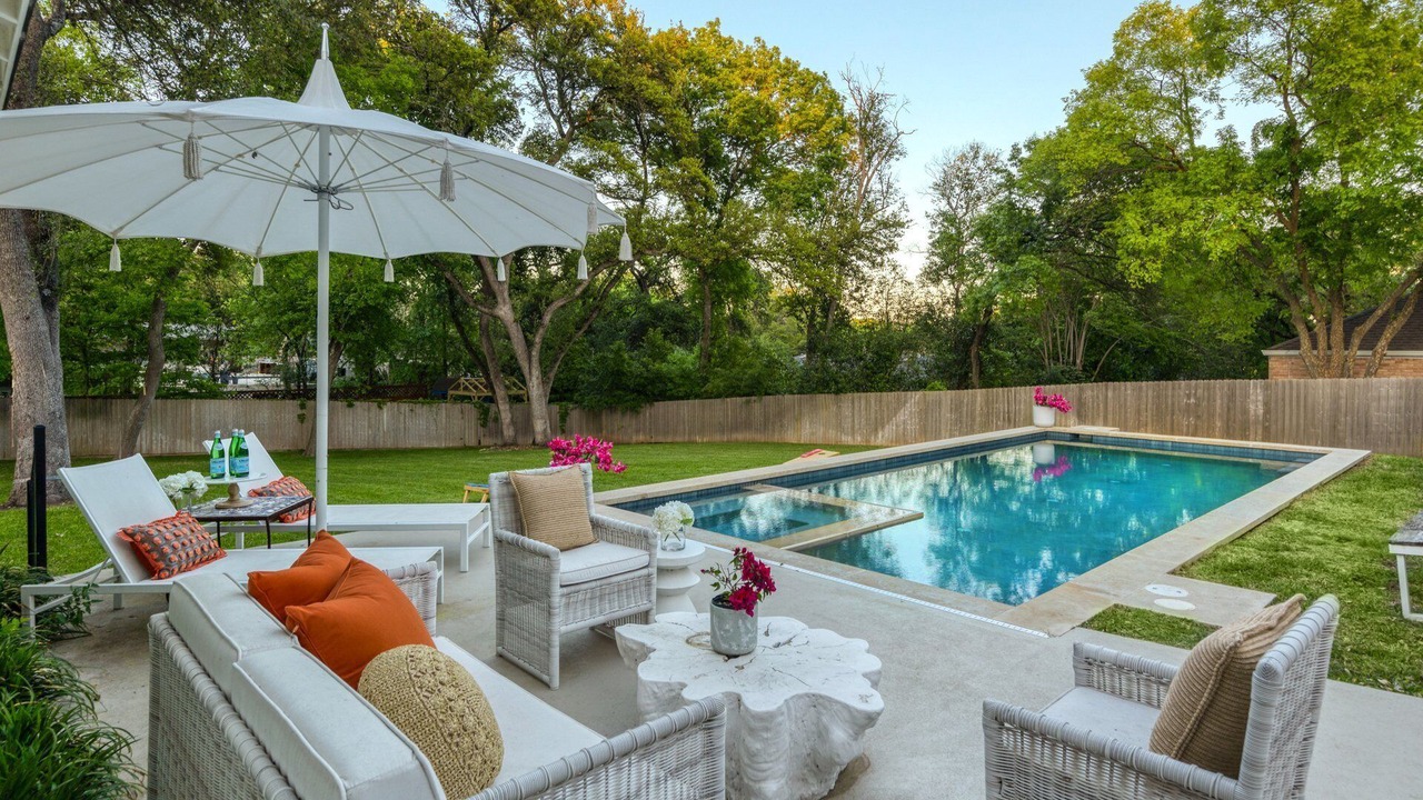 Photo of Outdoor in Highland Park West