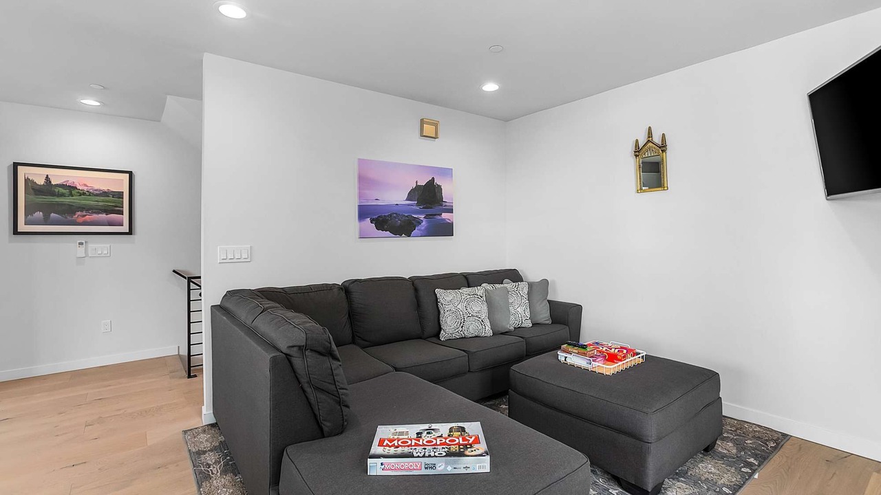 Photo of Livingroom in East Queen Anne