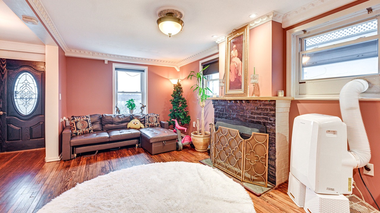 Photo of Bedroom in Glen Cove