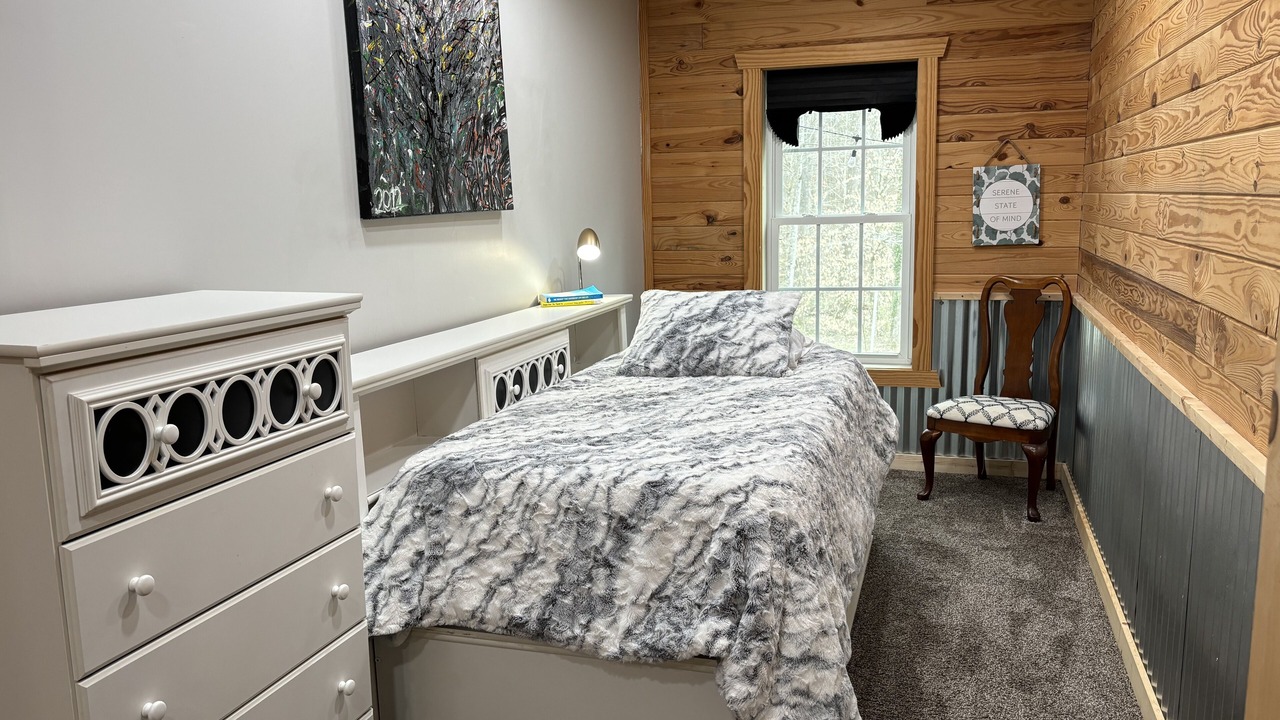 Photo of Bedroom in Amelia Court House