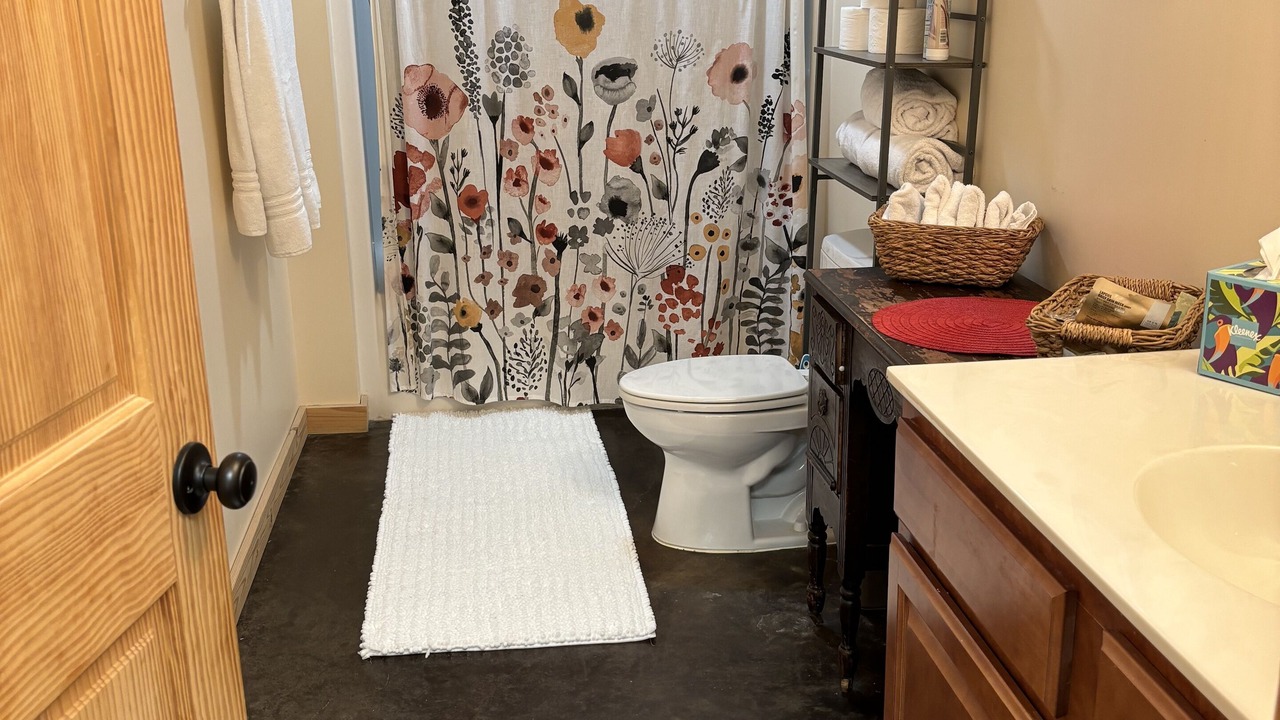 Photo of Bathroom in Amelia Court House