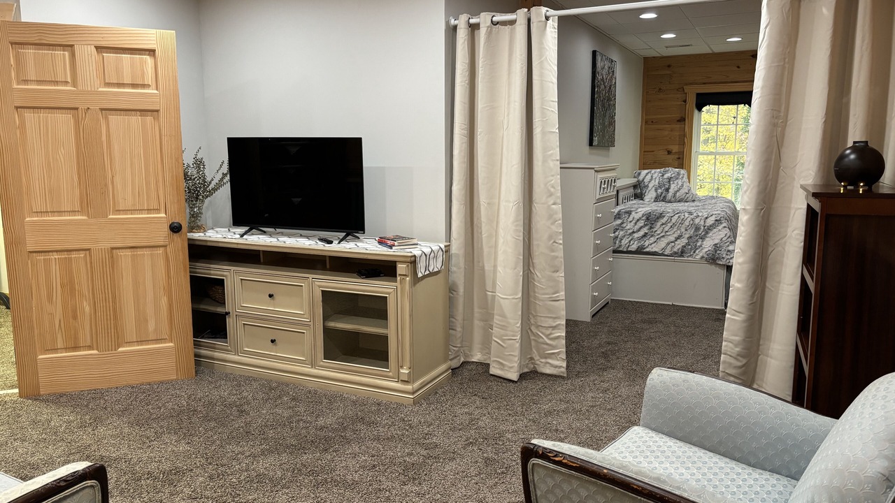 Photo of Bedroom in Amelia Court House