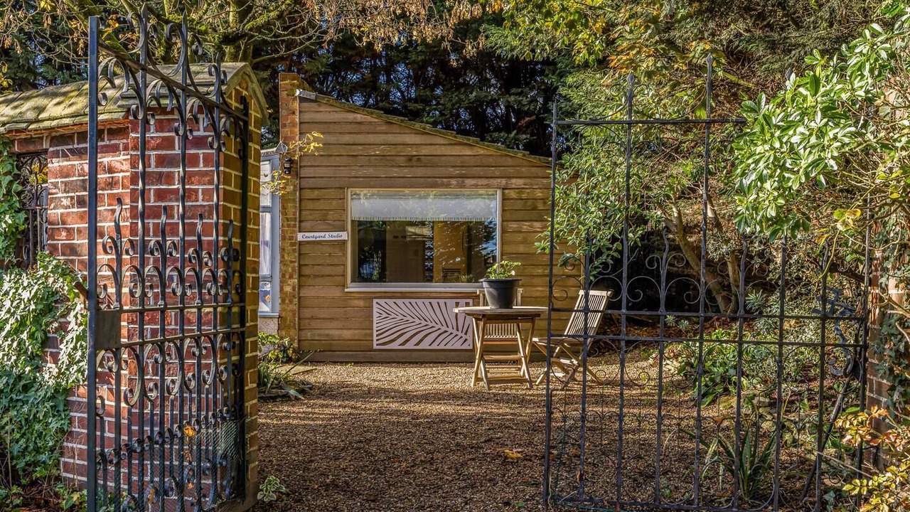 Photo of Patio Balcony in Funtington