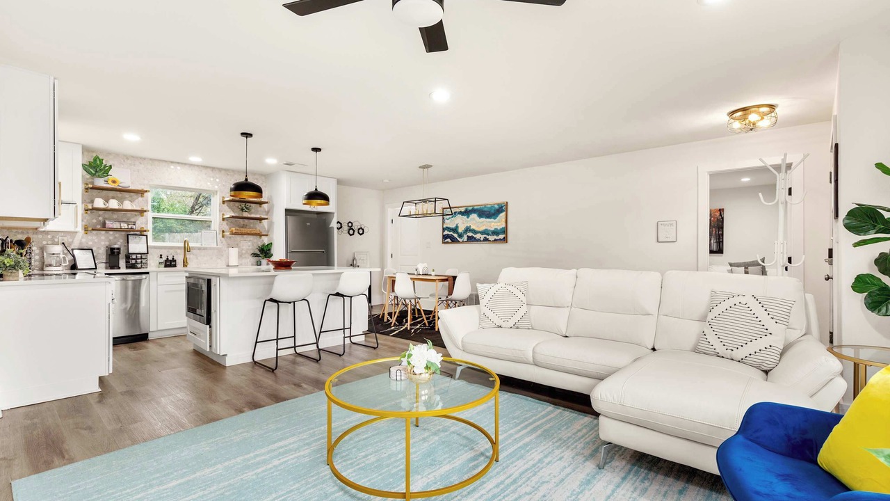 Photo of Livingroom in Onion Creek Meadows