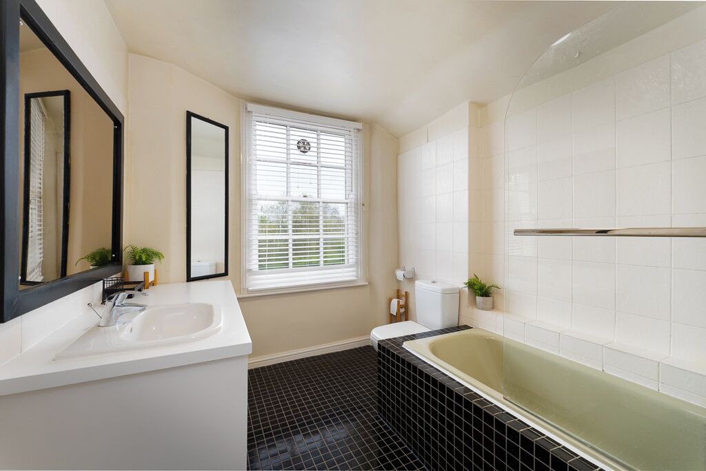 Photo of Bathroom in Cantelowes