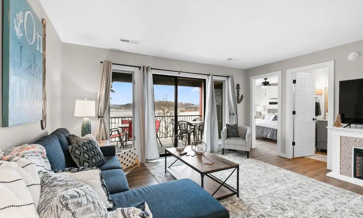 Photo of Livingroom in Kimberling City