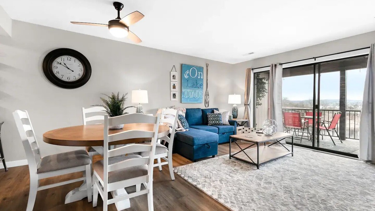 Photo of Livingroom in Kimberling City