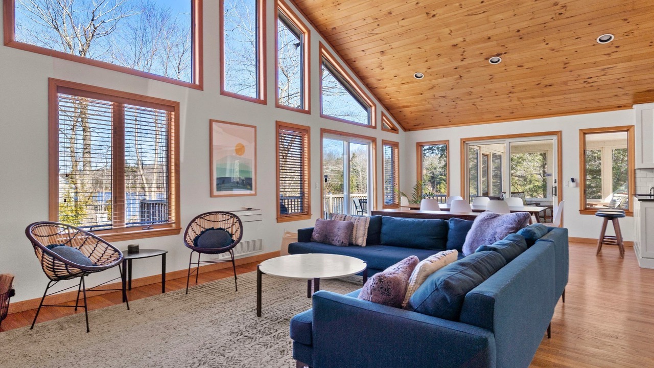 Photo of Livingroom in Becket