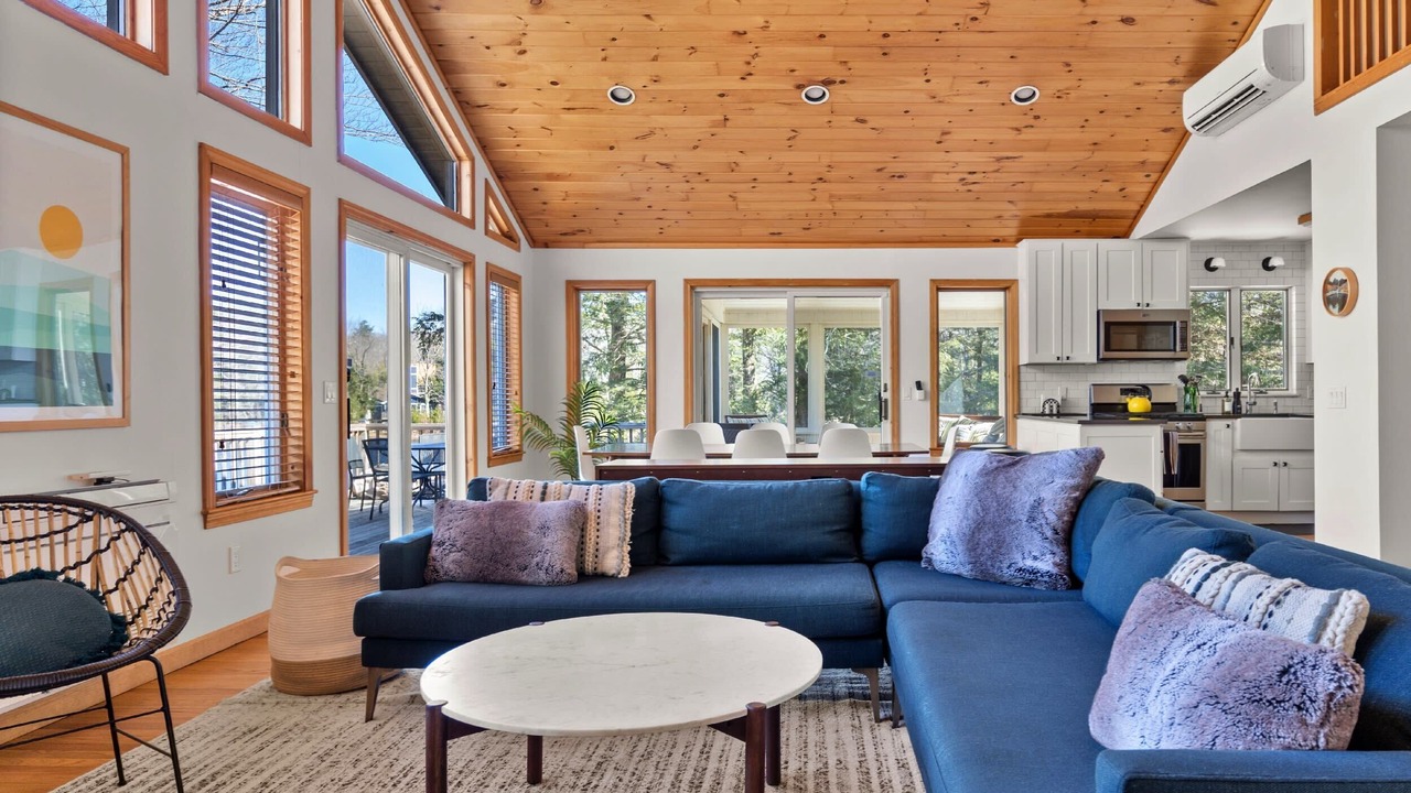 Photo of Livingroom in Becket