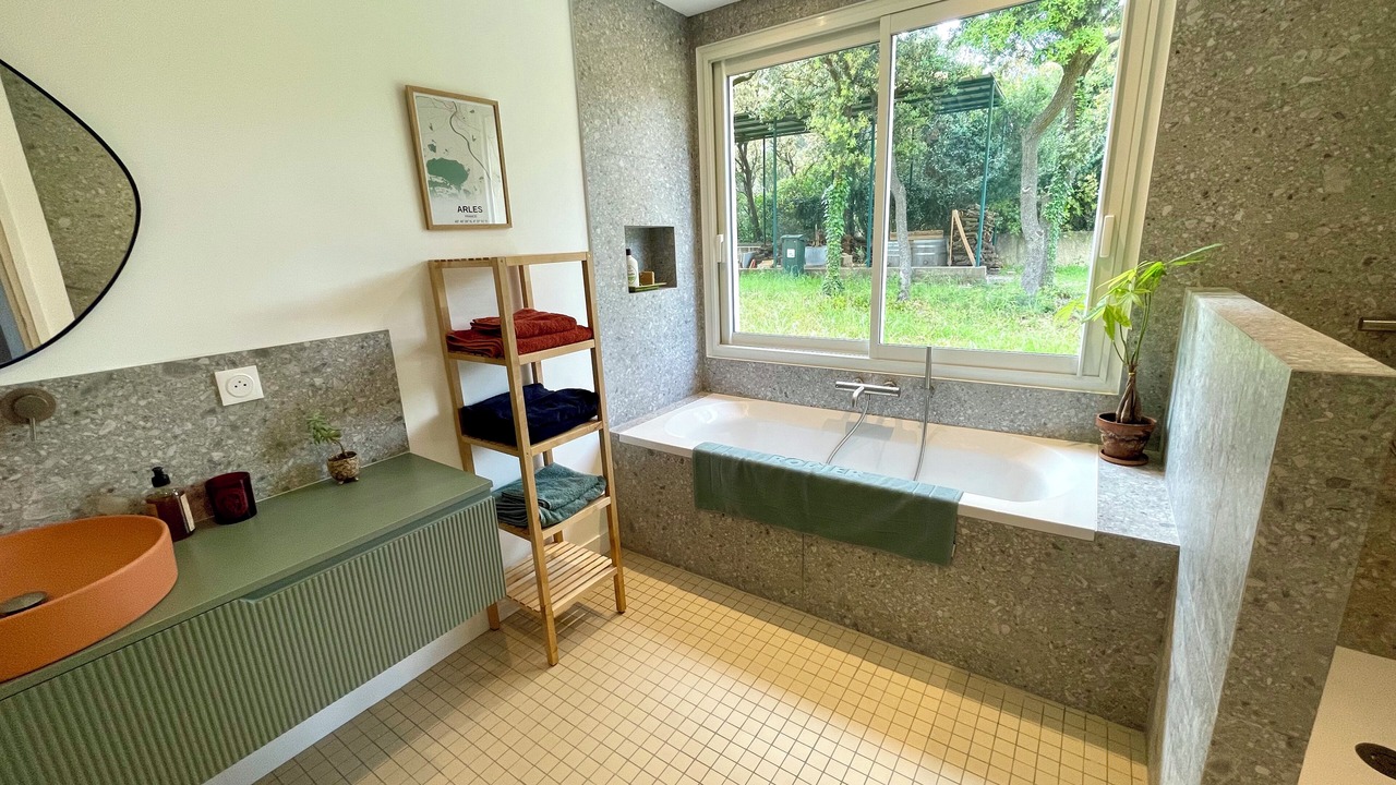 Photo of Bathroom in Pujaut