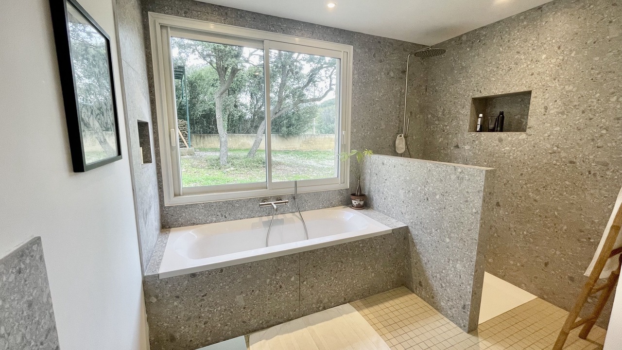 Photo of Bathroom in Pujaut