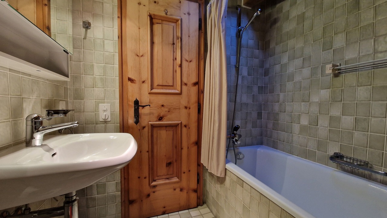 Photo of Bathroom in Silvaplana