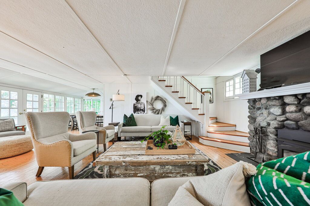 Photo of Livingroom in Scugog