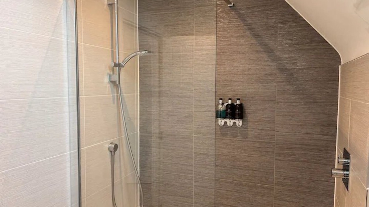 Photo of Bathroom in Saunderton