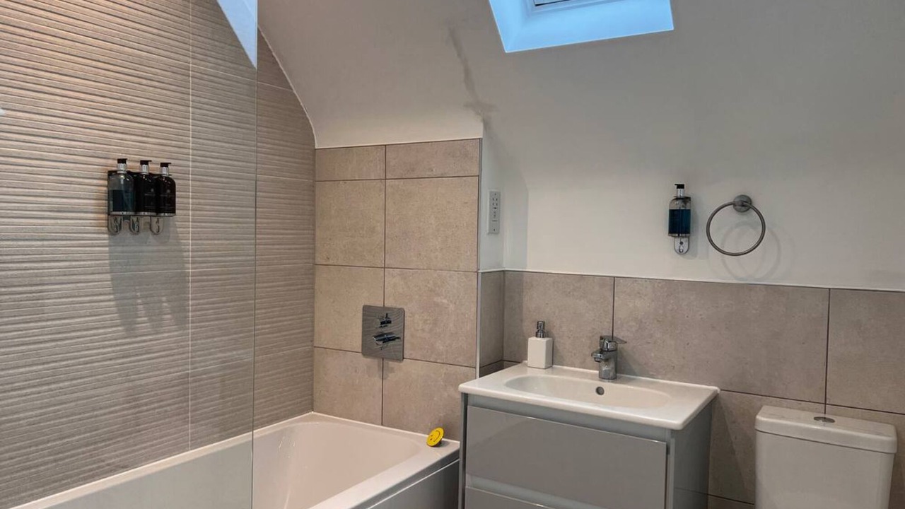 Photo of Bathroom in Saunderton