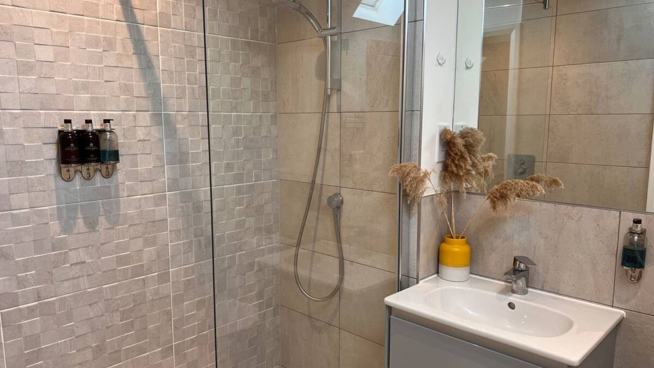 Photo of Bathroom in Saunderton