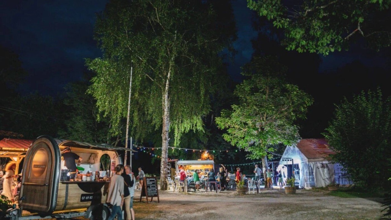 Photo of Others in Le Change