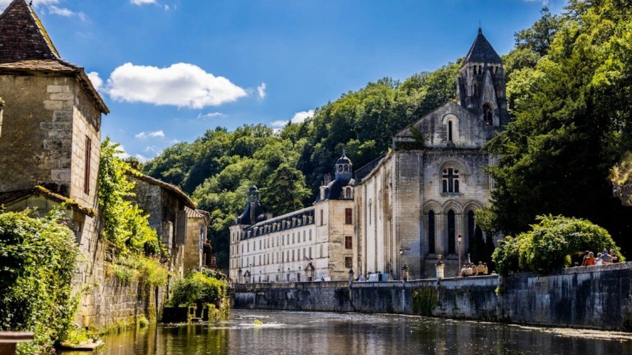 Photo of Others in Le Change